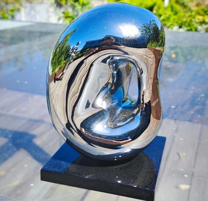 Moderne kleine roestvrijstalen sculpturen voor binneninrichting